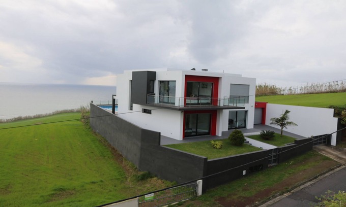 Ponta Delgada Villa | Villa de lujo con piscina!
