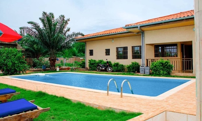 Lome Villa | Villa de lujo con piscina a 35 km de Lomé en el camino a Kpalimé