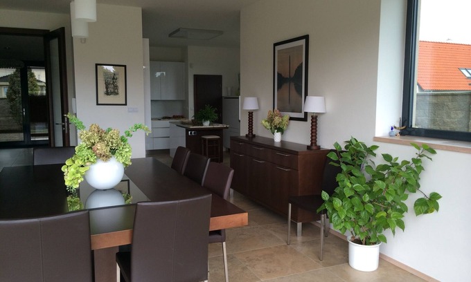 Cestlice Villa | Villa de lujo con piscina y pista de tenis