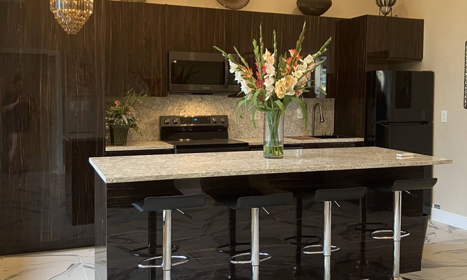 Coconut Creek Casa | Luxury Villa with full size washer and dryer within 5 miles of the beach