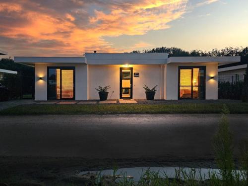 Zeewolde Casa | Luxury villa with veranda, canoe