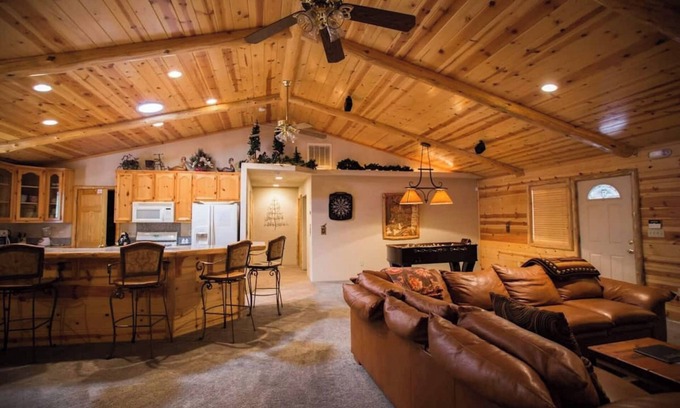 Summit Estates Casa | Luxury w Spa Foosball - DeCarlo House