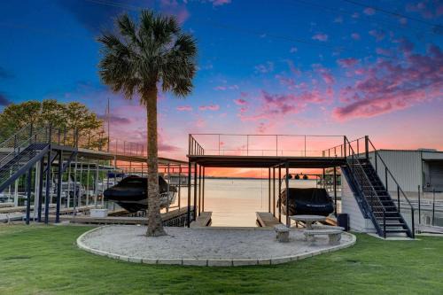 Horseshoe Bay Casa | Luxury waterfront Villa Heated pool and sauna