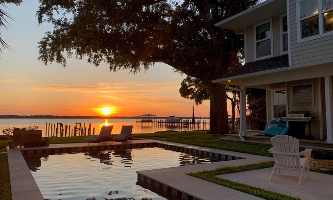 Merritt Island Casa | Luxury Waterfront Home Perfect for a Family Getaway