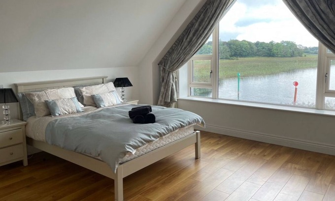 Cortober Apartamento | Luxury Waterfront Apartment
