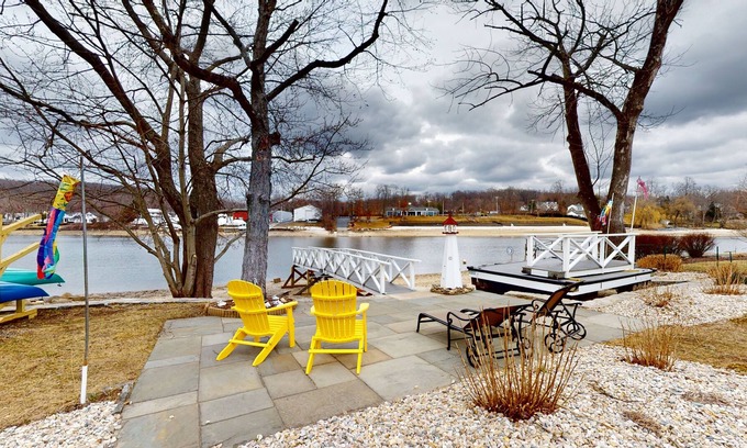 Brookfield Casa | Luxury waterfront home on picturesque Candlewood Lake, Brookfield, CT