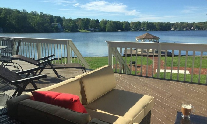 Middlefield Casa | Casa de lujo frente al lago en el lago por estación de esquí y bodega
