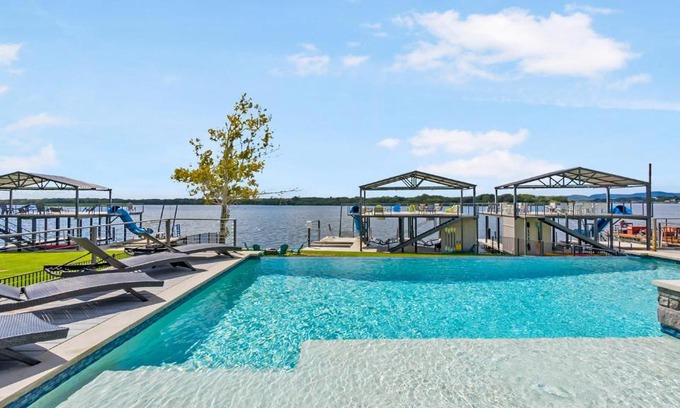 Kingsland Casa | Luxury Waterfront Pool Hot Tub Boat Slips