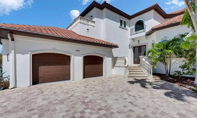 Balm Casa | Luxury Waterfront Paradise in Apollo Beach