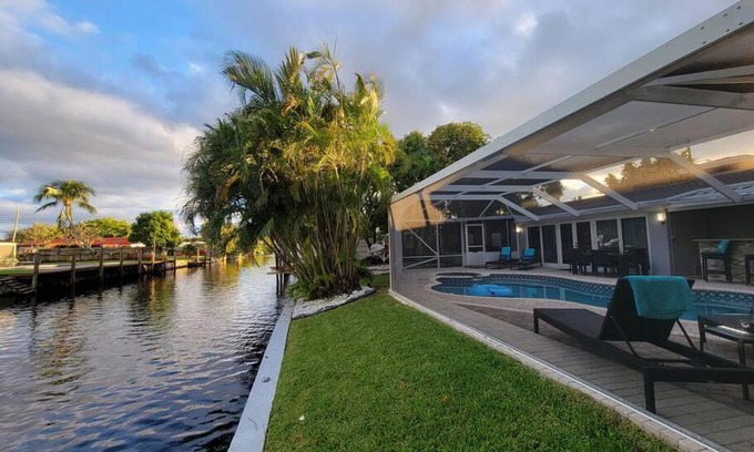 North Corals Casa | Luxury Waterfront Home minutes from the beach