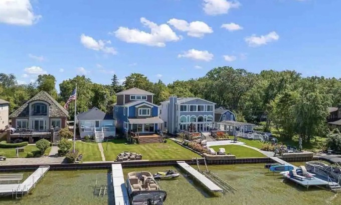 Keego Harbor Casa | Luxury Waterfront Oasis on Serene Cass Lake