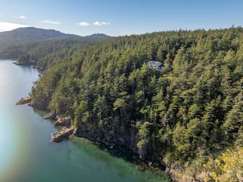 Eastsound Casa | Luxury Waterfront & Views, Private Beach, Golfing