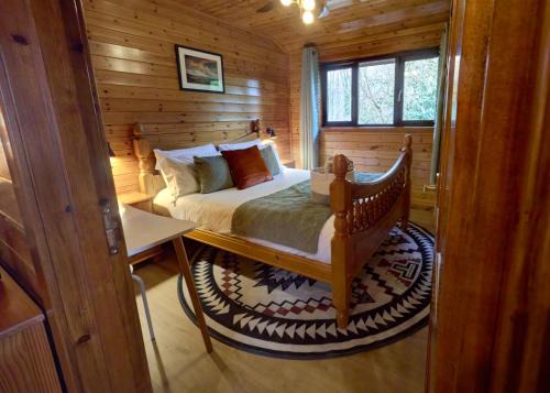 Dolgellau Chalet De Esquí | Luxury Wood Lodge with sauna, log burner & private woodland garden - Wnion Wood Lodge