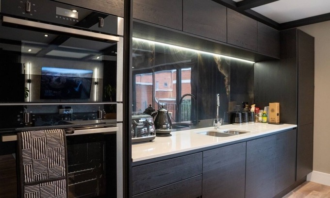 Lower Wick Casa | Luxury Worcester House | Free Parking