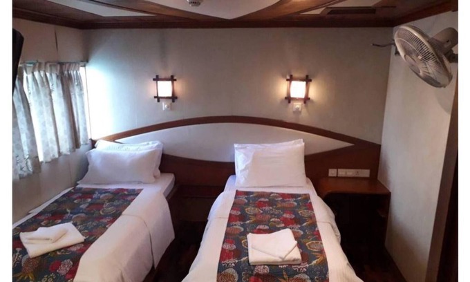 Vaavu Atoll Casa | Luxury yacht for diving trips