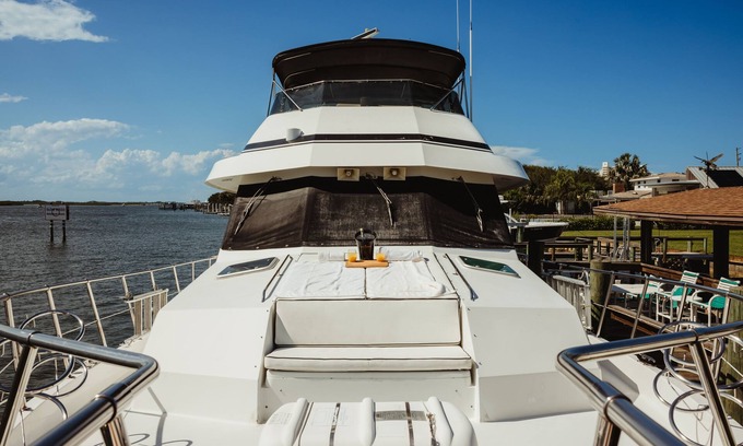 Hodgmans Daytona Alquiler De Eote | Luxury Yacht in Daytona Beach!