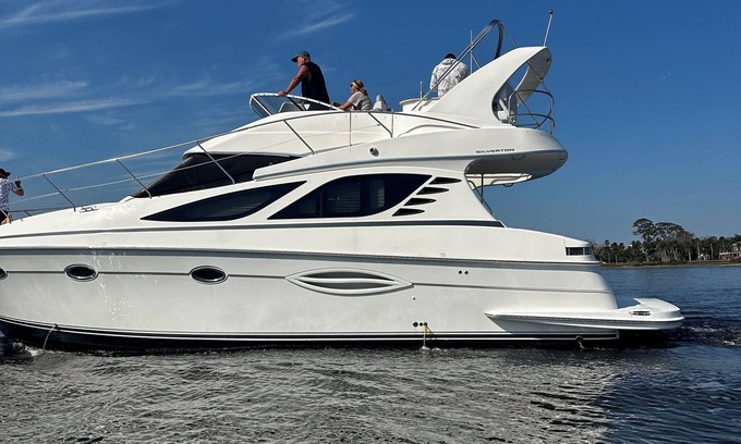St. Augustine Alquiler De Eote | Luxury Yacht in St. Augustine with WiFi, AC, Heat, BT,55inch smart TV, and more