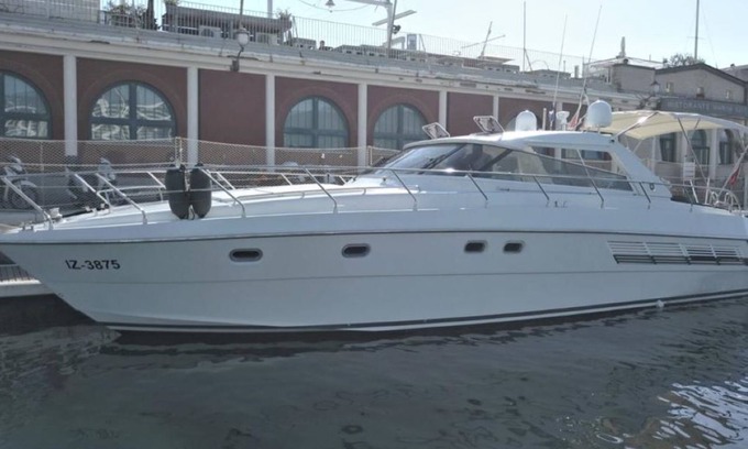 Trieste City Centre Alquiler De Eote | Luxury yacht Raffaelli Mistral Hard Top 50 "Bonita" in the center of Trieste