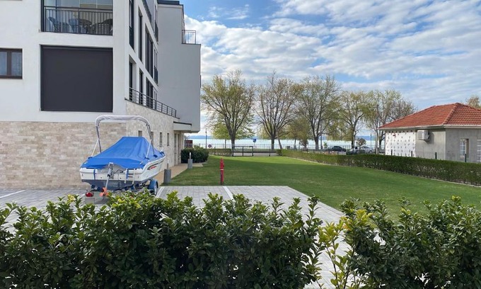 Csopak Apartamento | Luxus Apartment direkt am See