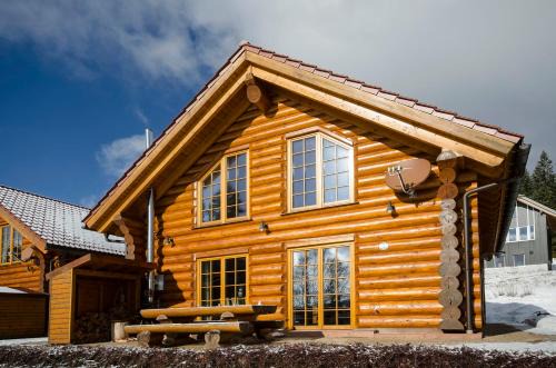 Feldberg Casa | Luxus-Ferienhaus Blockhaus Chalet Nr 1 Toplage am Feldberg mit Sauna, Outdoor-Hottub, Kamin auf 1300m üM