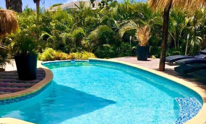 Cas Grandi Apartamento | Apartamento de lujo con piscina, frente al mar, ADMINISTRACIÓN muy tropical, GERMAN