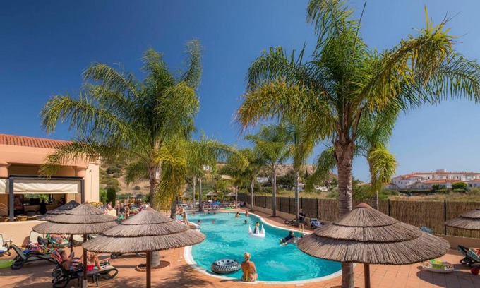 Praia da Luz Apartamento | Luz casas- BayLuz apart,pool,beach, tennis, wifi,aircon
