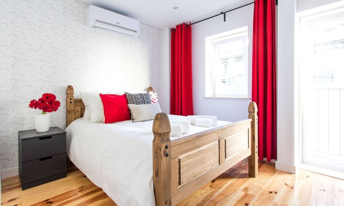 Santo Amaro Apartamento | Lx Factory Design Strawberry & Free Street Parking