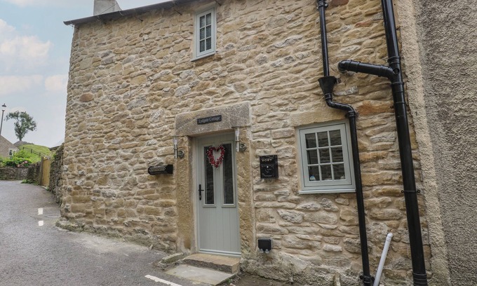 Eyam Cabaña | LYDGATE COTTAGE, pet friendly, character holiday cottage in Eyam