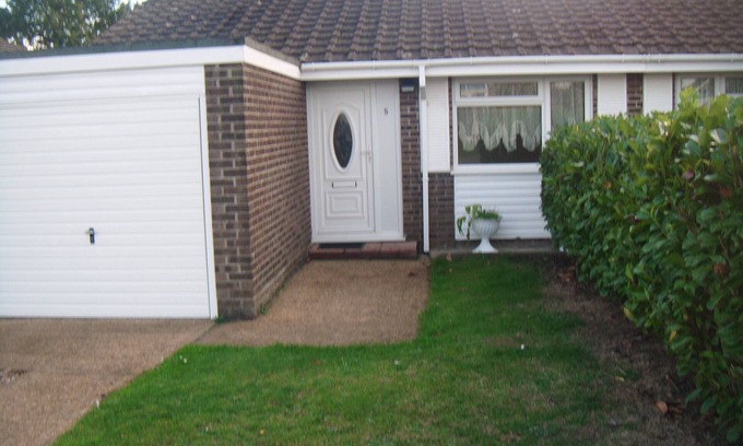 Frinton-on-Sea Casa | Lynbrook Holiday Rental bungalow - sleeps up to 6 people