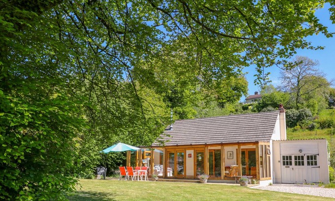 Fivelanes Cabaña | LYNHAYS, ideal para familias, con chimenea en Launceston, Ref 1011203