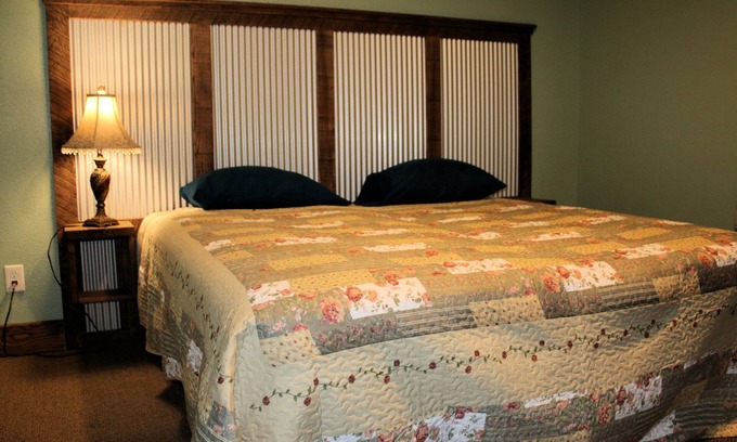 Almo Cabina | Lynnhurst Resort - Kentucky Lake Water View Cabin 4 (Dog Friendly!)