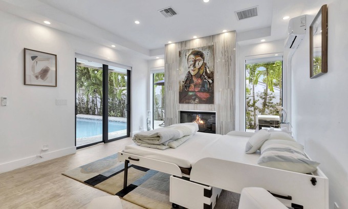 East Fort Lauderdale Casa | Lynora's Luxe Estate Modern Design