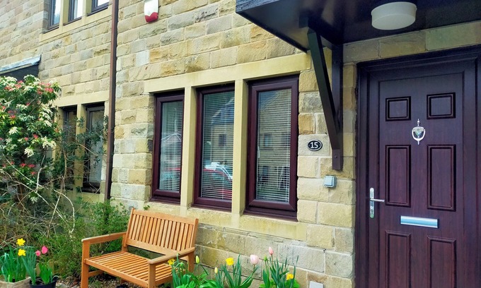 Wadsworth Casa | LYNTON HOUSE, family friendly, with a garden in Hebden Bridge