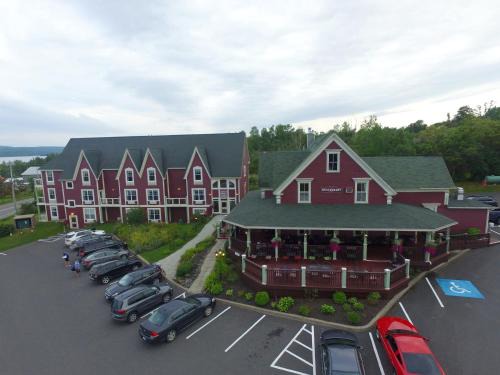 Baddeck Hotel | Lynwood Inn