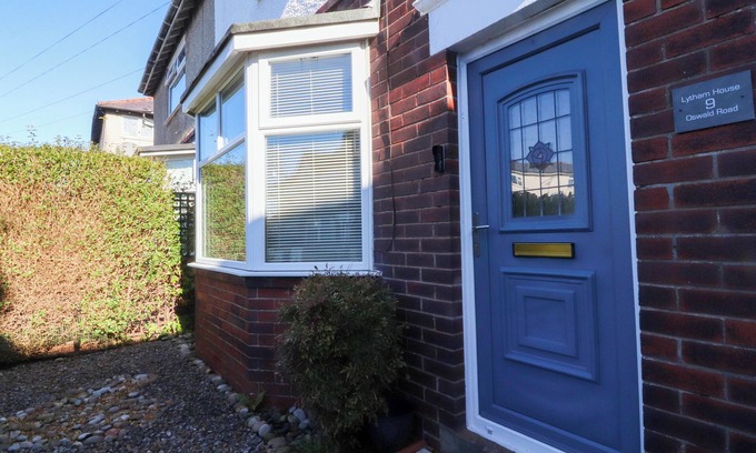 Lytham St. Anne's Cabaña | LYTHAM HOUSE, pet friendly, with a garden in Lytham St. Annes
