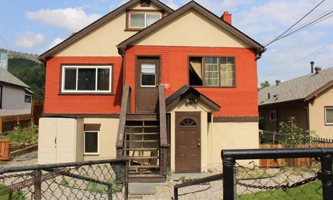 Trail Casa | Lyxury Spacious, center of town, rooms in big house both private and shared