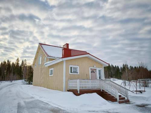 Ylitornio Casa | Mäki-mummola