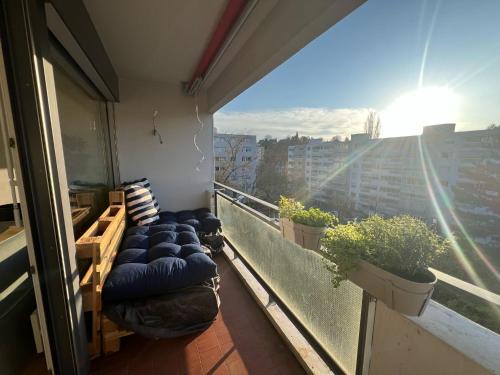 Gundeldingen Apartamento | Möbelierte Wohnung mit Balkon zwischen Bahnhof und St Jakob