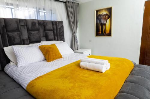 Ruwa Casa | M&M SIGNATURE GUEST HOUSE 5 BEDDED SLEEPS 8 in RUWA HARARE LUXURIOUS AMENITIES DECO AND MORDEN GAZEBO SOLAR GAS GEYSER WIFI BOREHOLE DURAWALLED GATED SECURITY CAR PARK STAFF LAUNDRY CATERING PURE COMFORT 25MINS FROM CBD &AIRPORT
