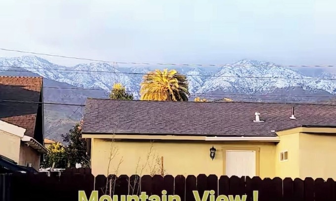 Monrovia Casa | M2-Bungalow Home Quiet & safe 3bedroom 2 bath Foot of the mountain Kingbed!