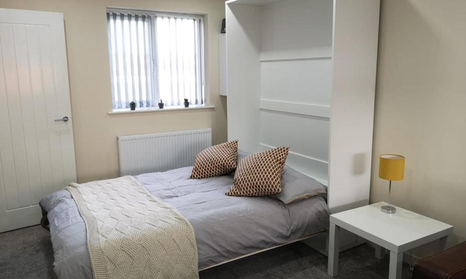 Offerton Apartamento | M60 Modern Studio Appartment with free parking