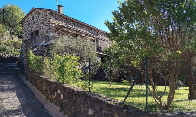 Gagnieres Cabaña | Ma Petite Maison 2 Bedroom Gite with Aircon, swimming pool and linen included