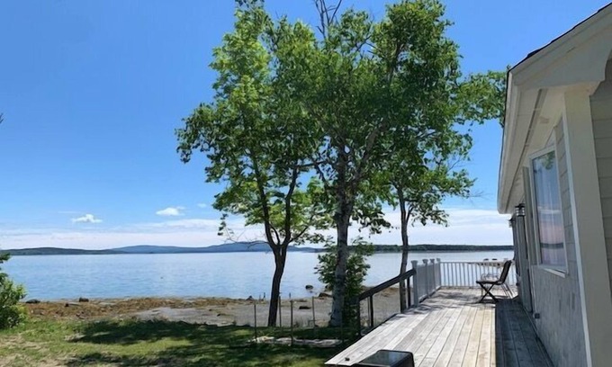North Brooklin Casa | Mabel's Point - Private Beach Brooklin!