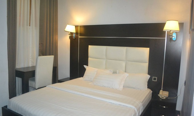 Surulere Hotel | Mac Dove Lounge & Suites ltd