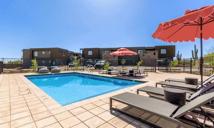 North Scottsdale Condominio | Macallister 1006|Close to Golf & Mayo|Heated Pool