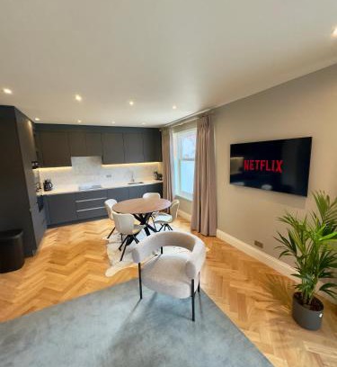 City Centre Apartamento | Macbeths Corner High end luxury apartment in centre with parking