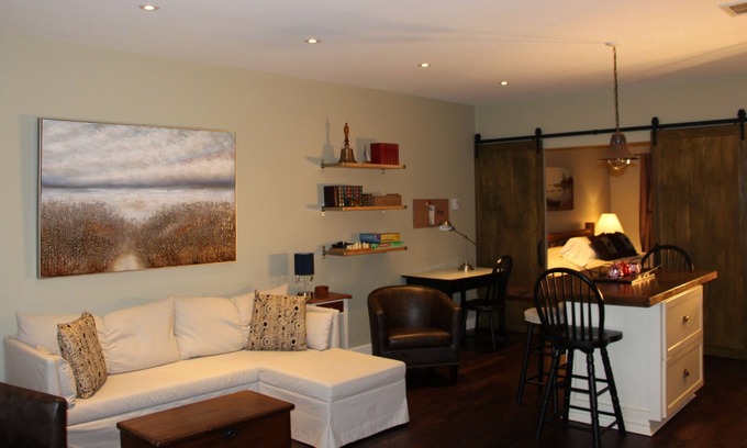Cressy Apartamento | MacDonell Landing Loft es un retiro frente al mar en el condado de Prince Edward.