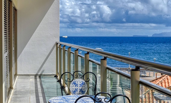 Machico Apartamento | Machico Beach, a Home in Madeira