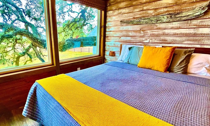 Dripping Springs Cabina | MACK: a Gorgeous Treehouse Studio for 4, overlooking the Texas Hill Country