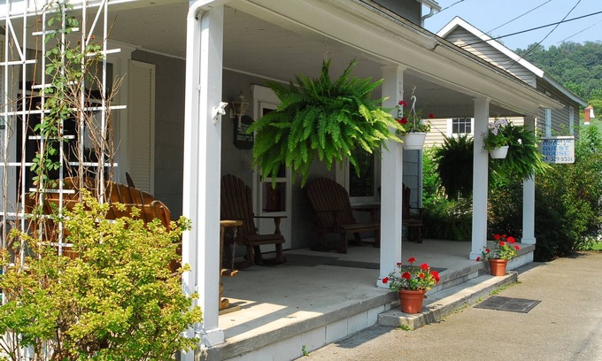 Mill Run Casa | MacKenzie Guest House in the heart of Ohiopyle
